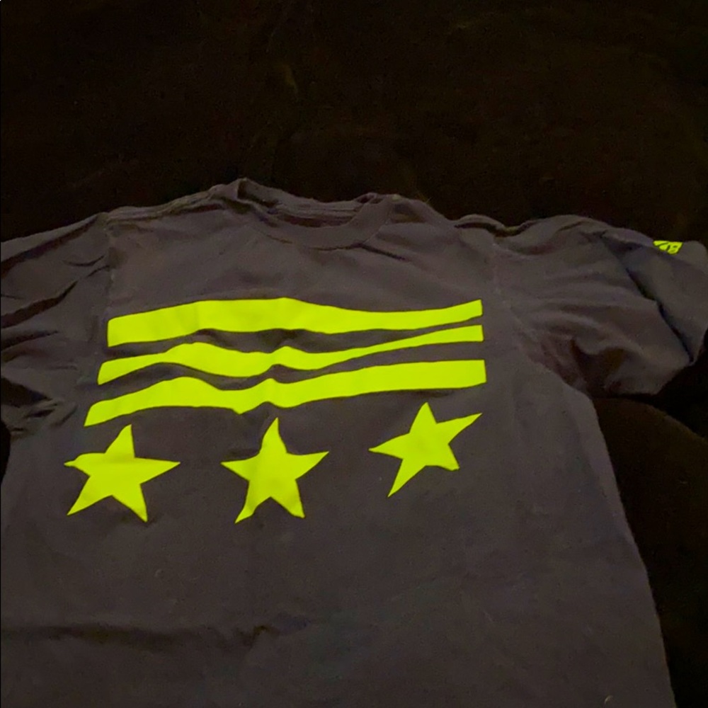 Tee shirt